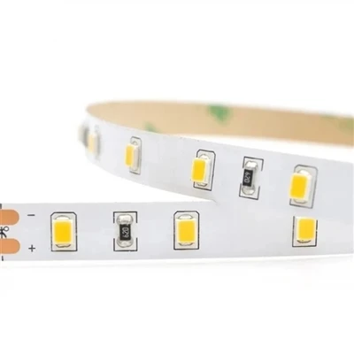 거주지에 LED 스트립 조명 설치 시작